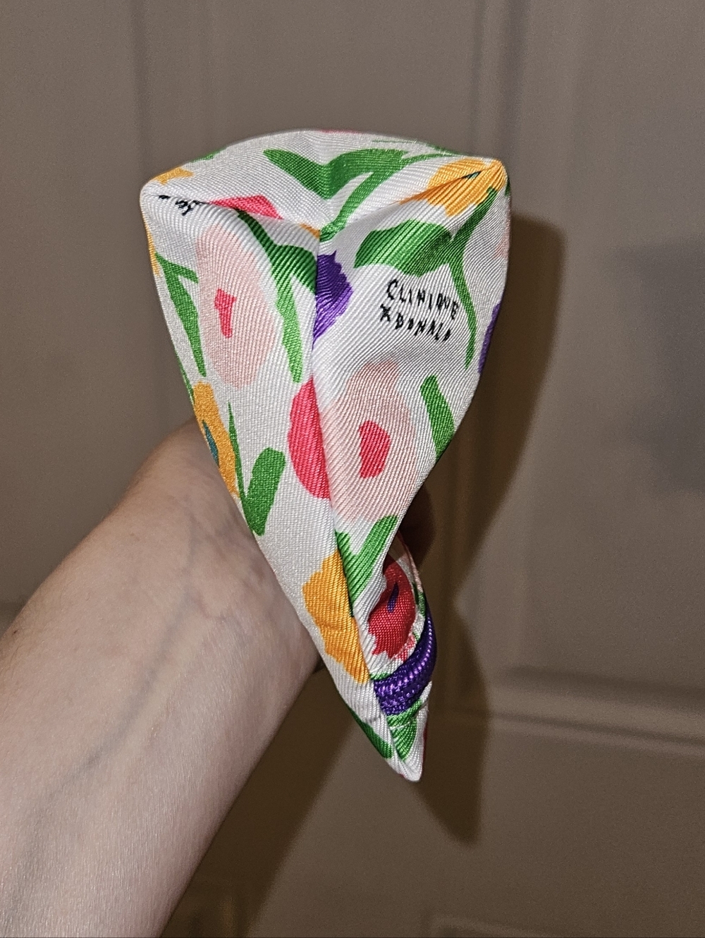 Clinique Reversible Floral Tote + A Cosmetic Bag - Picture 16 of 17